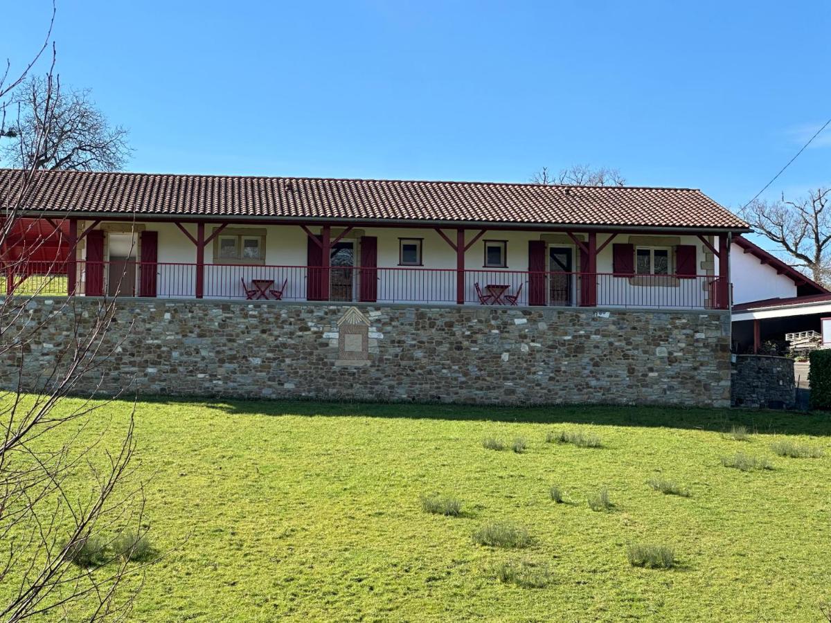 Gîte Bortü Lilia - Bed and Breakfast Araux