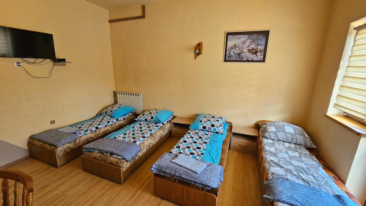 6-Bed Mixed Dormitory Room