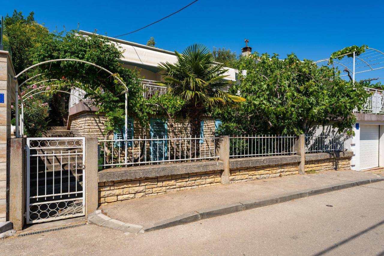 MY DALMATIA - Vacation house Maslenica with sea view terrace - Chambres d'hôtes Maslenica