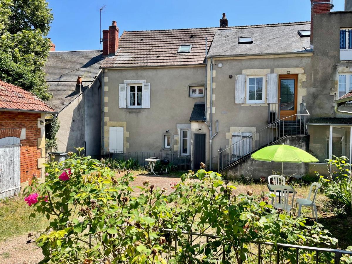 J4 Parking, Wifi Grand 2 Chambres 3 lits 2 à 4 pers, lit parapluie JACQUELINE - B&B Imphy