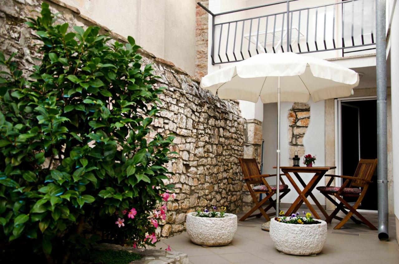 One-Bedroom Apartment with Garden View