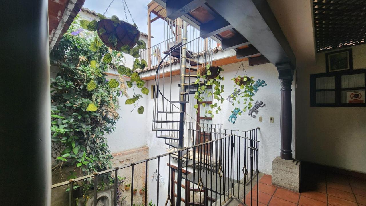 MAGNOLIAS - B&B Antigua Guatemala