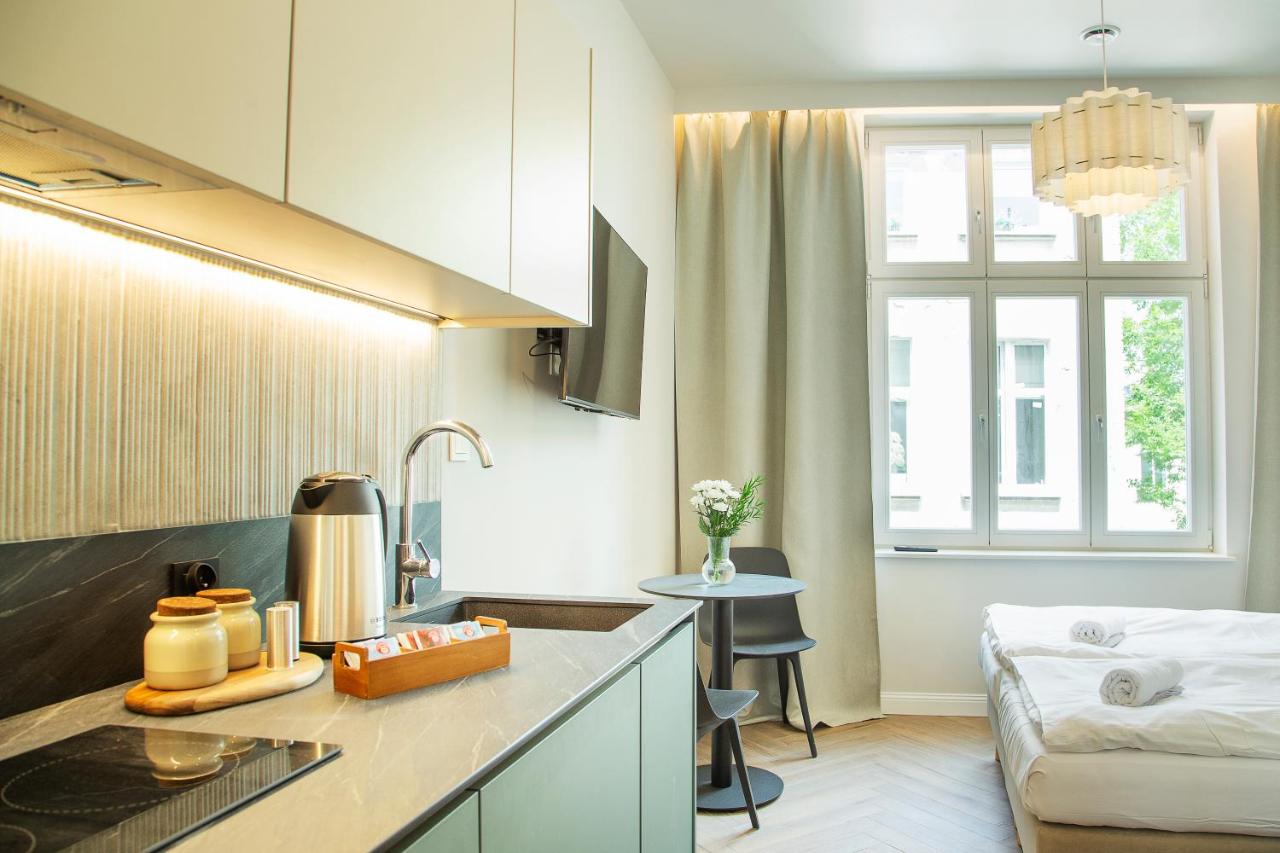 Deluxe One-Bedroom Apartment