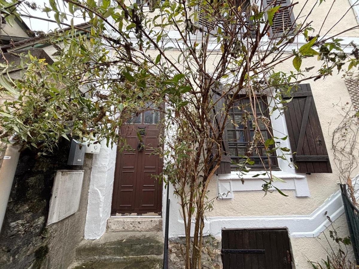 Charmant cottage rénové et climatisé, centre historique de Moret-sur-Loing - B&B