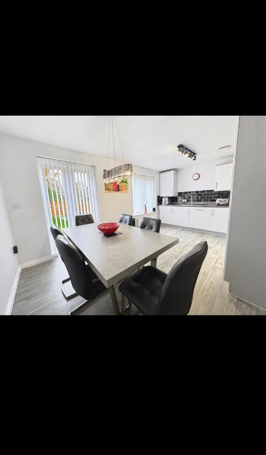 24 Longshaw close - B&B
