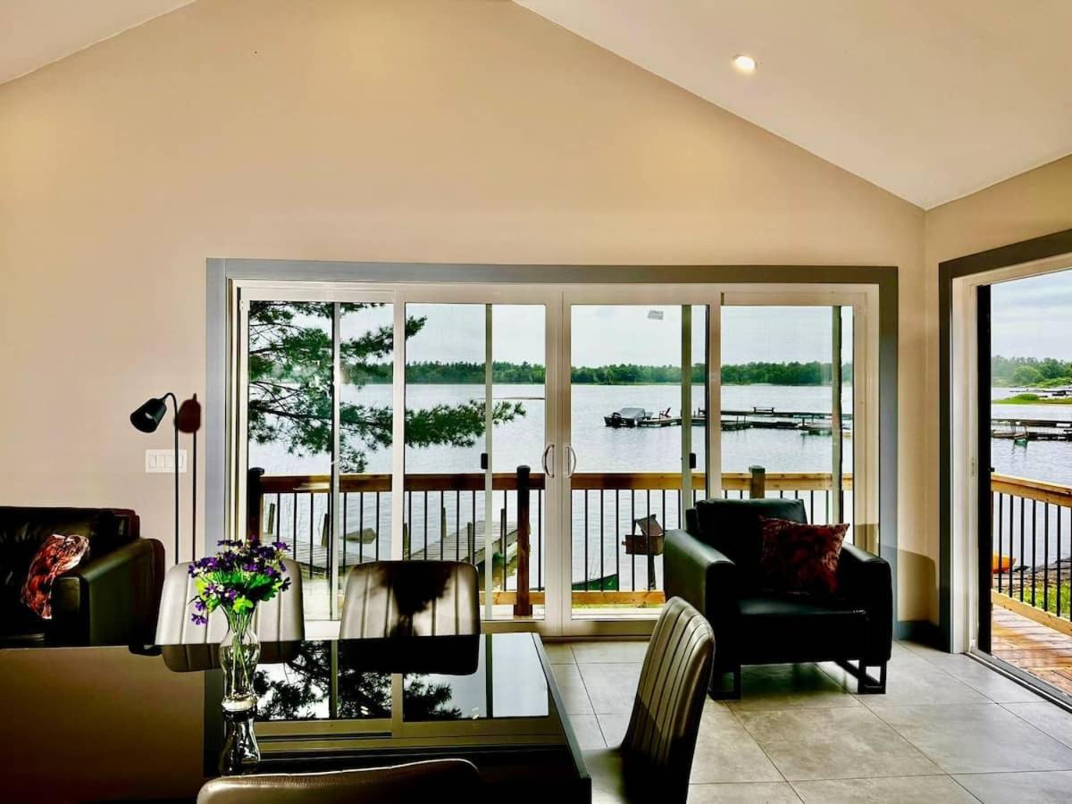 Lakefront Studio Cottage #8 - B&B