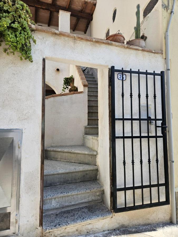 N'Est - Camere di design in centro storico a Orosei - Ferienwohnung Orosei