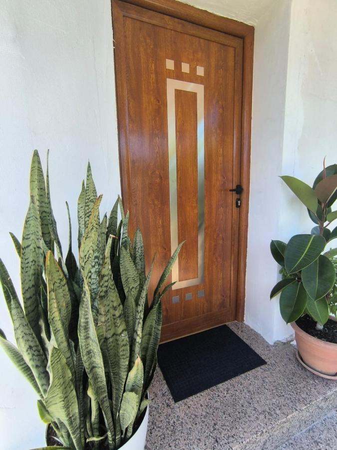 New Apartment close to Sea and Downtown - Bed and Breakfast Vlorë