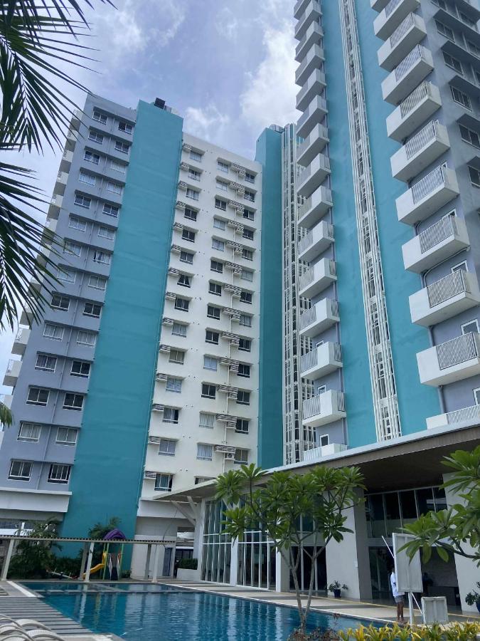 Reflective Woodscape- 1 Bedroom with Balcony - B&B Bacólod