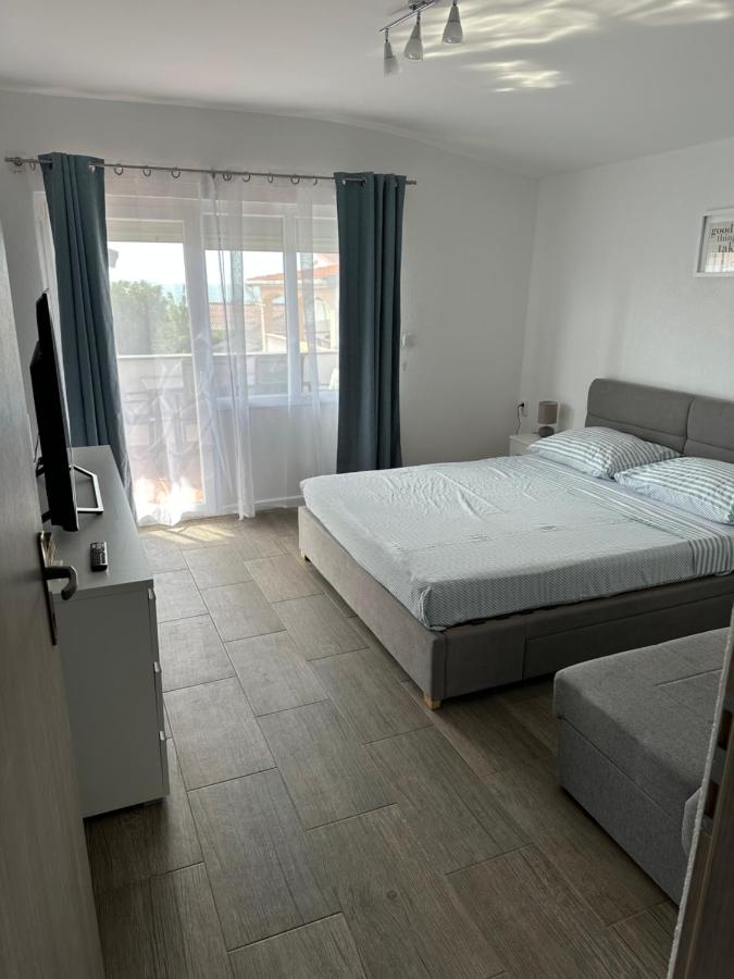 AURORA apartment - 70 m from the sea - Chambres d’hôtes Vrsi