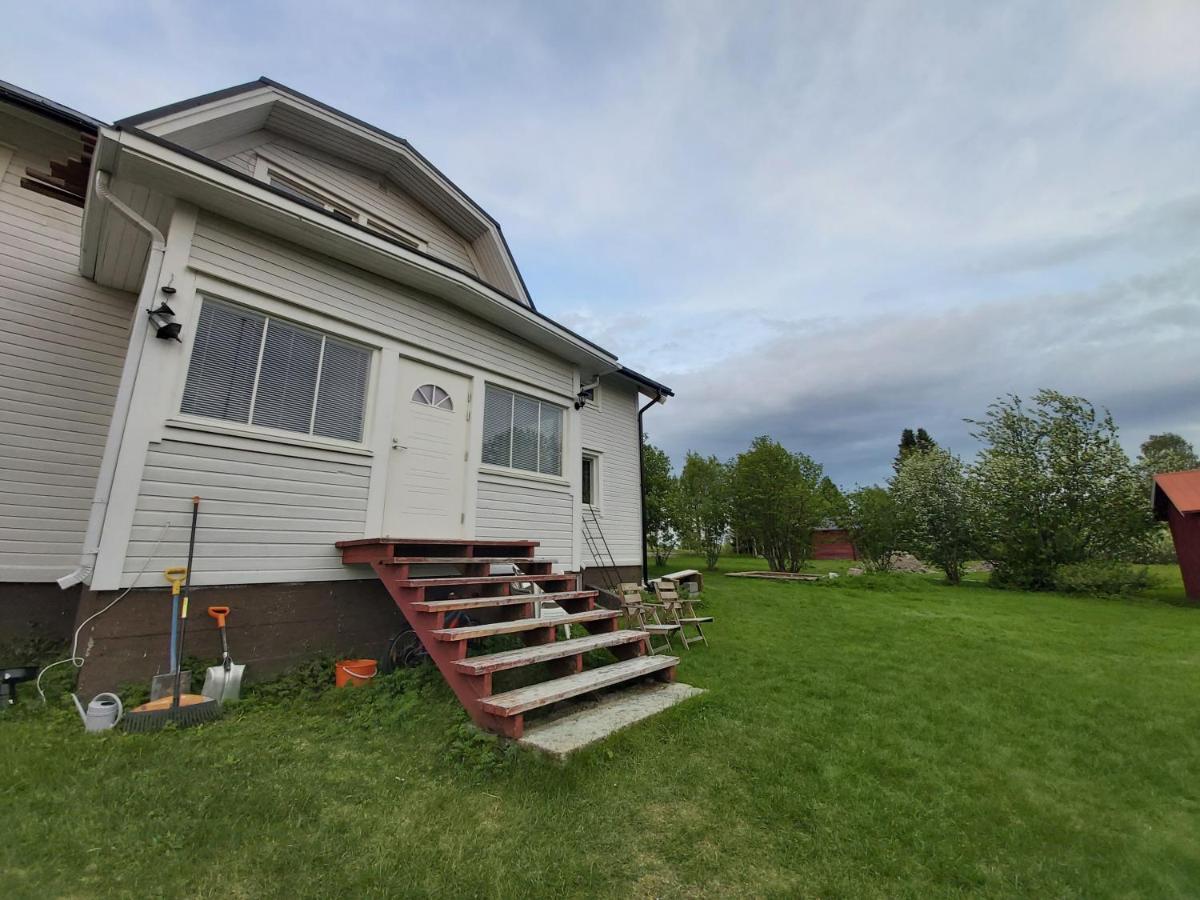 Rooms in a big wooden home, homestay - B&B Muonio