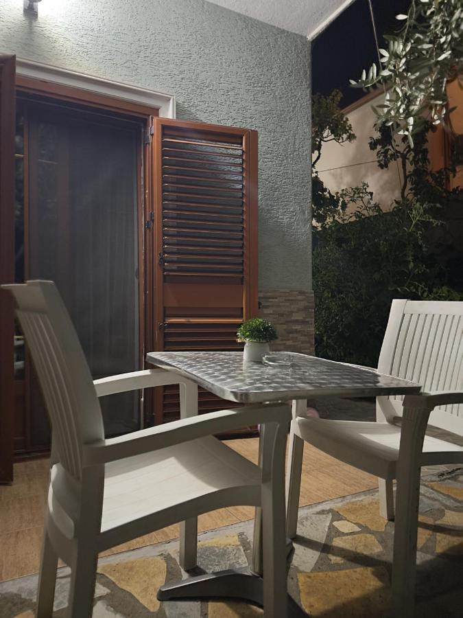 Villa Aliaj - Bed and Breakfast Durrës