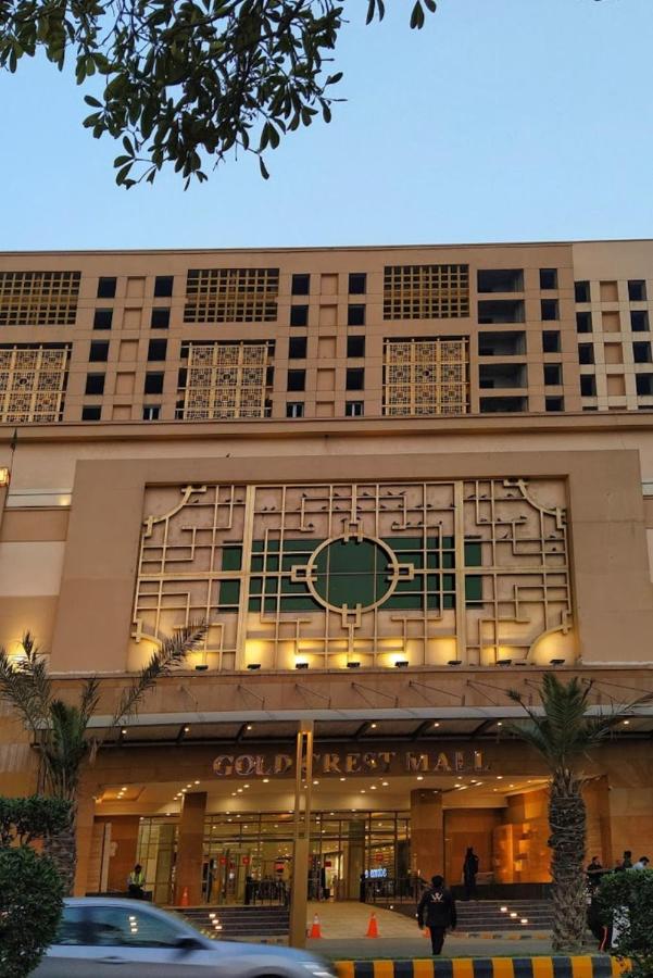 Luxury Two-Bedroom Family Suite Gold Crest Mall DHA Phase 4 - B&B Lahore