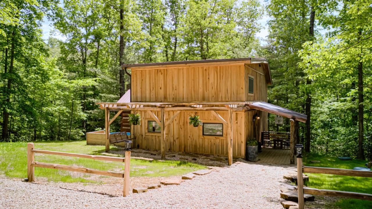 Private 4 acre waterfront cabin with Hot Tub - B&B Morgantown