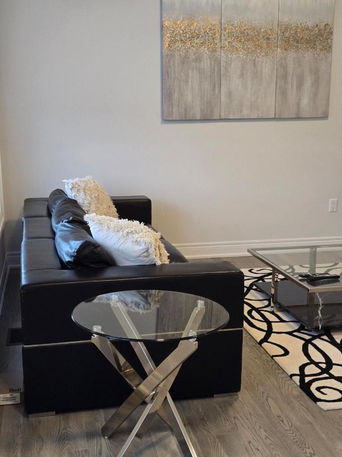 Modern 4 Bedroom Home -Oakville - B&B Oakville