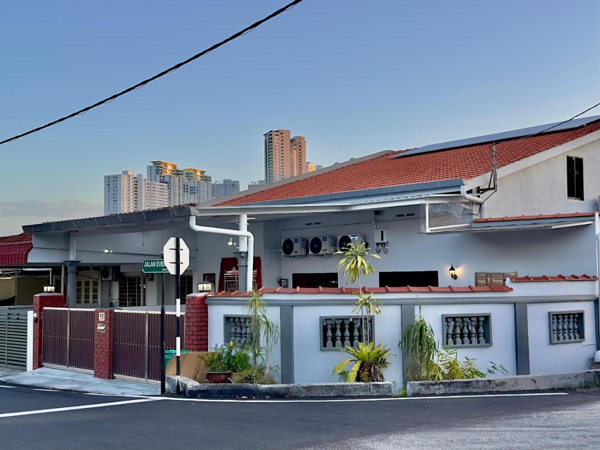 Spacious 2 Storey Homestay Tanjung Bungah 25Pax by 3C - Chambres d'hôtes Tanjung Bungah