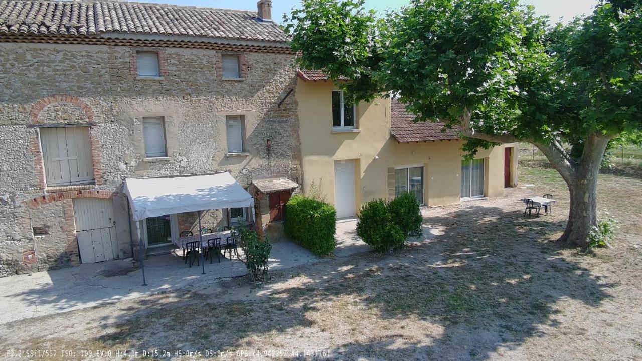Studio 2 Personnes avec piscine - B&B Jonquières