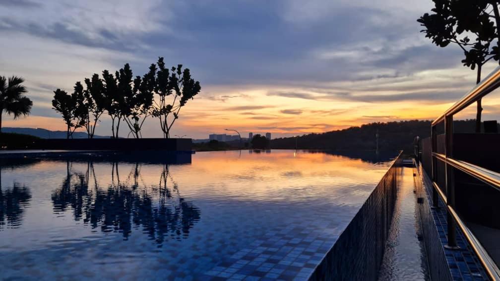 Alora Homestay - Bed and Breakfast Kajang