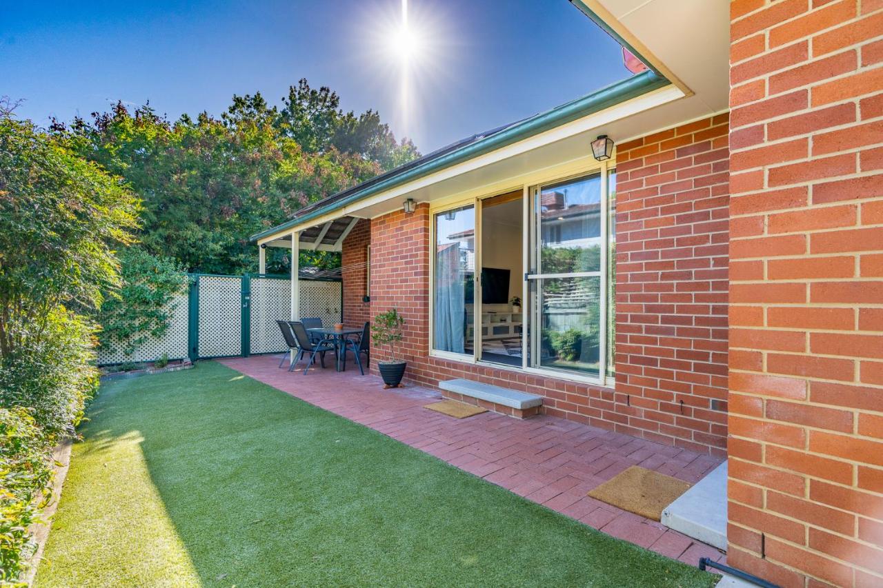 Spacious 2BR Home in Tranquil Leafy Neighborhood - Hosted by CanStay - B&B