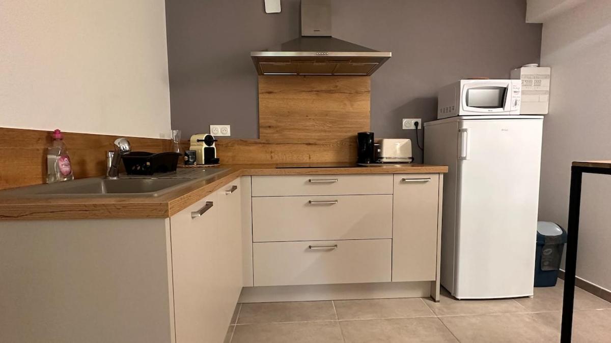 Nice App Private Parking, Garden, Furnished Terrace - Chambres d’hôtes Châteauneuf-du-Rhône