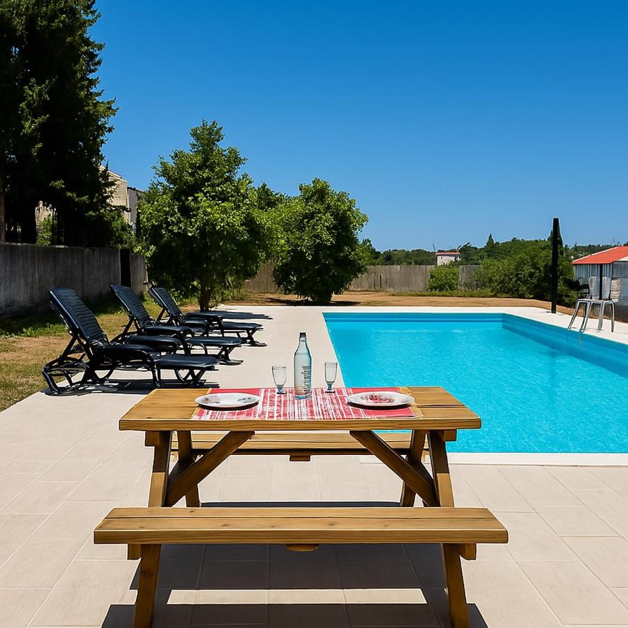 Private V3 Equipped Kitchen & Pool - B&B