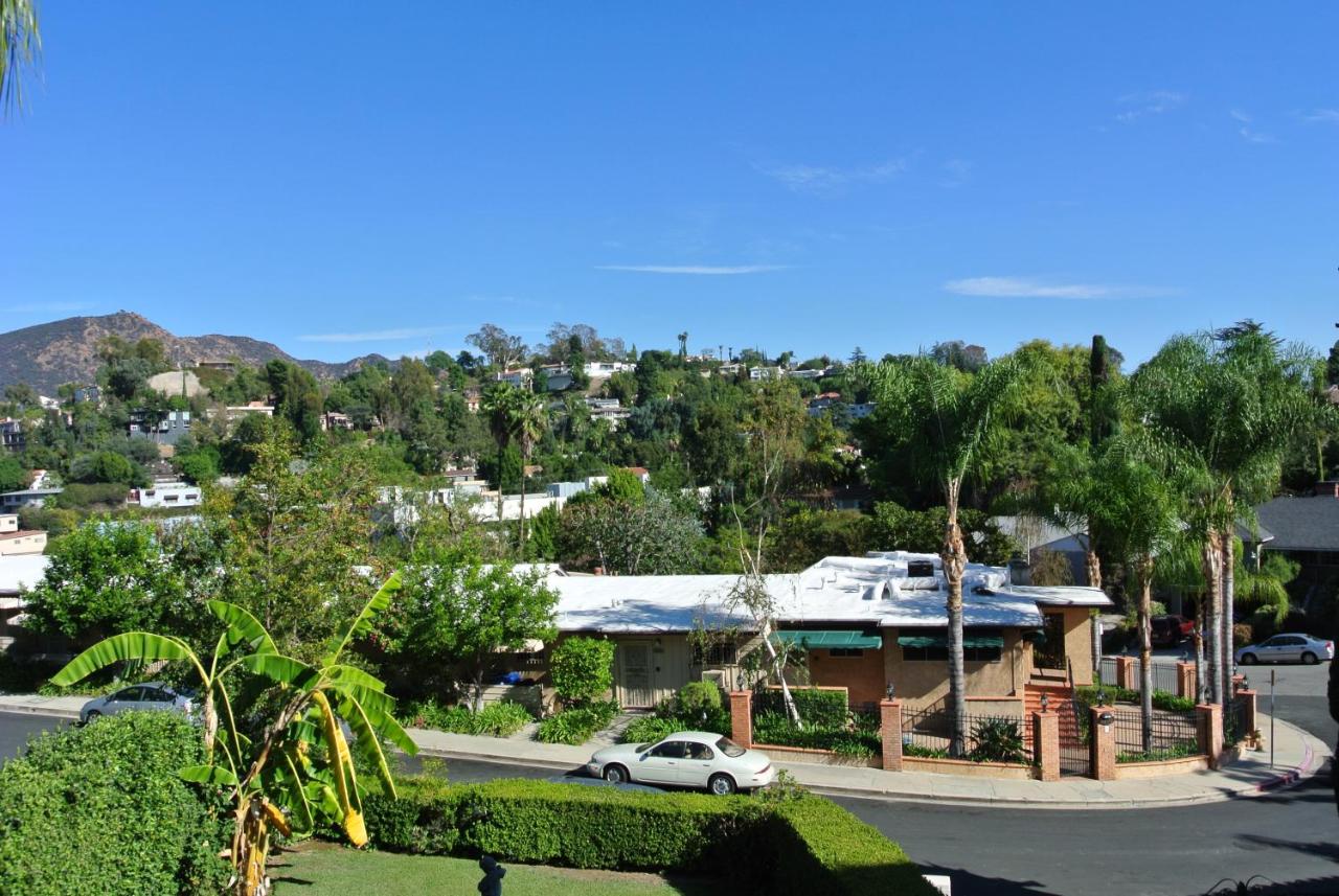 Bed and Breakfast in Hollywood Hills - B&B