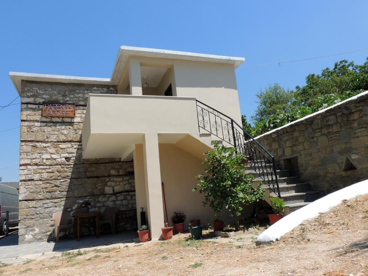 Guesthouse Parents House - B&B Berat