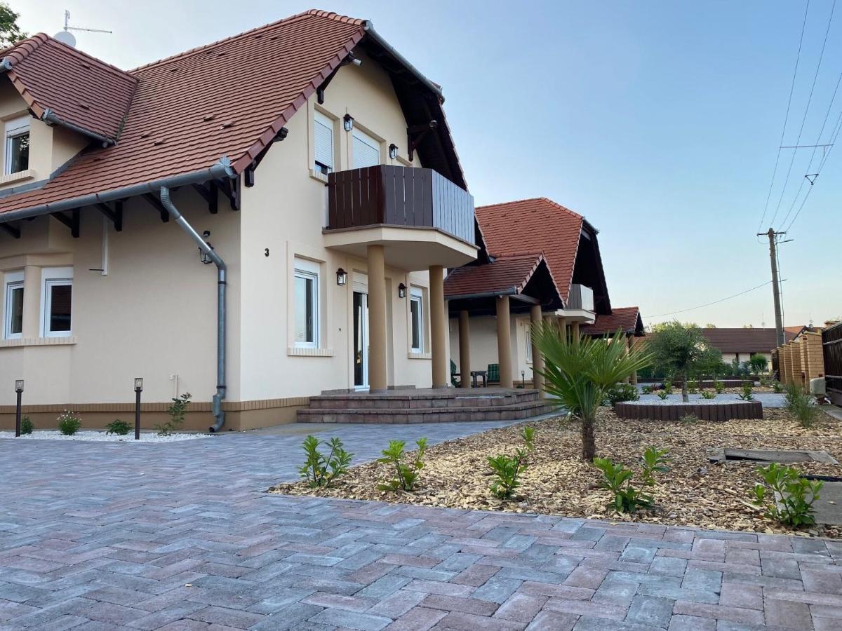 Trio Relax Apartmanok - B&B