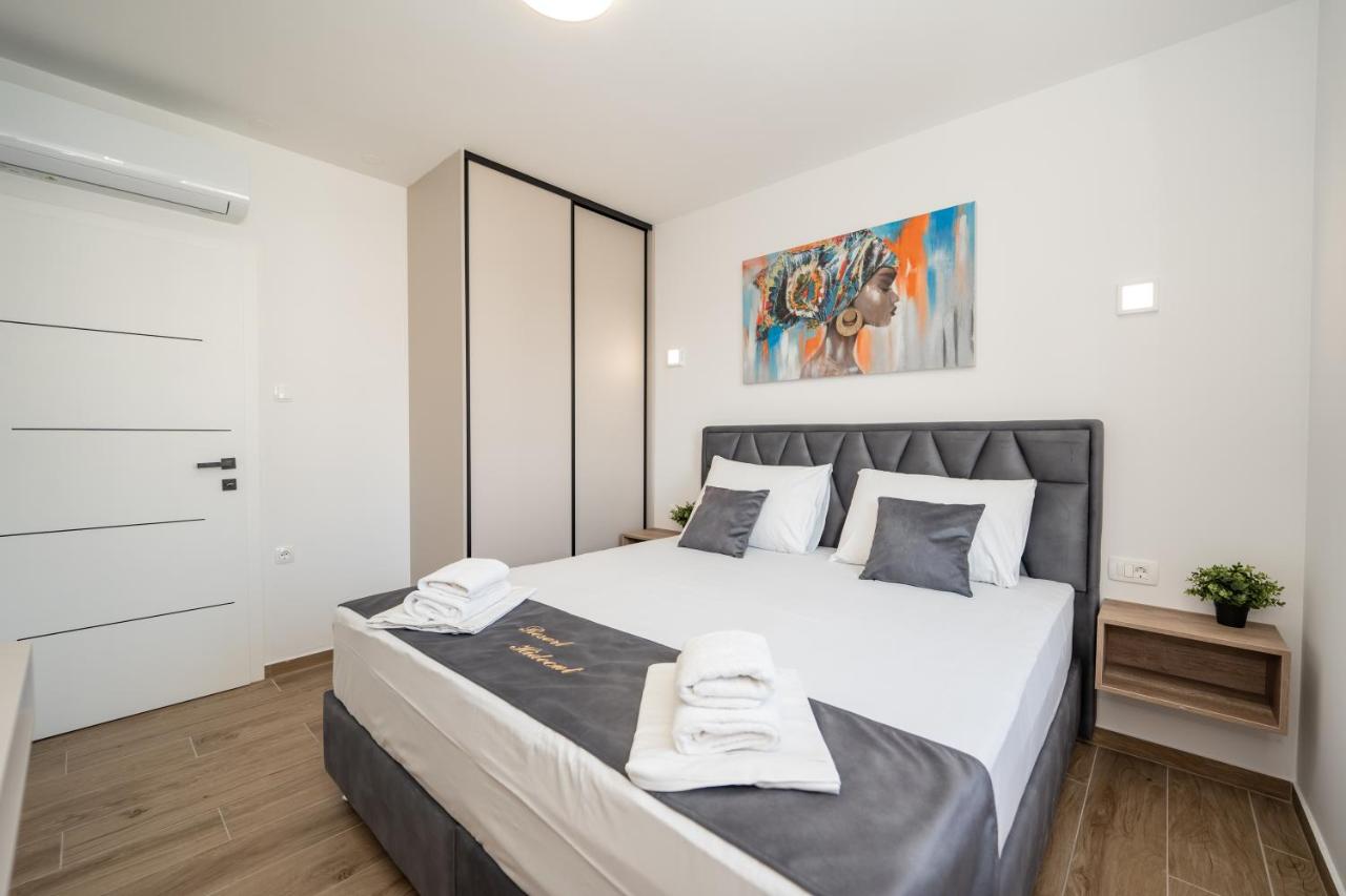 One-Bedroom Apartment with Terrace