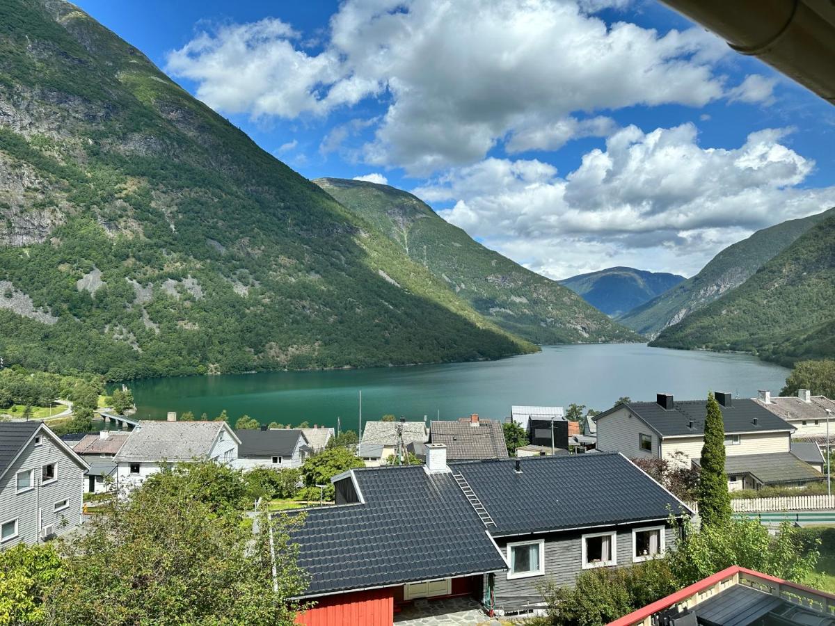 FjordNest Årdalstangen - Chambres d’hôtes Årdalstangen