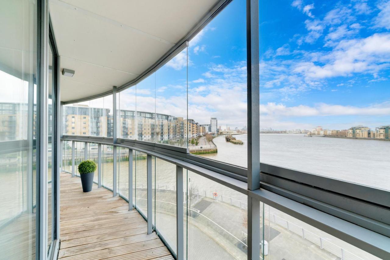 Spacious 2-Bed 2-Bath Apartment with River Views - Greenwich London Ideal for Business Leisure & Long Stays - Bed and Breakfast Londen