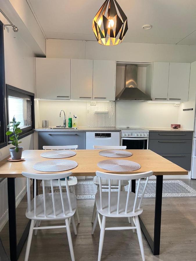 Saunallinen kolmio kahdella autopaikalla - Ferienwohnung Jyväskylä