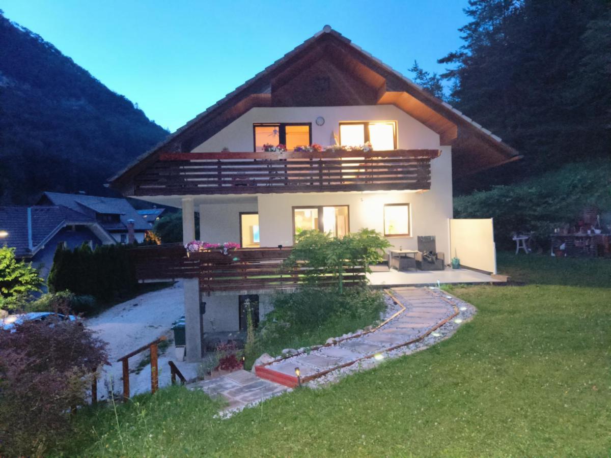 Apartment Magnolia - Bed and Breakfast Blejska Dobrava