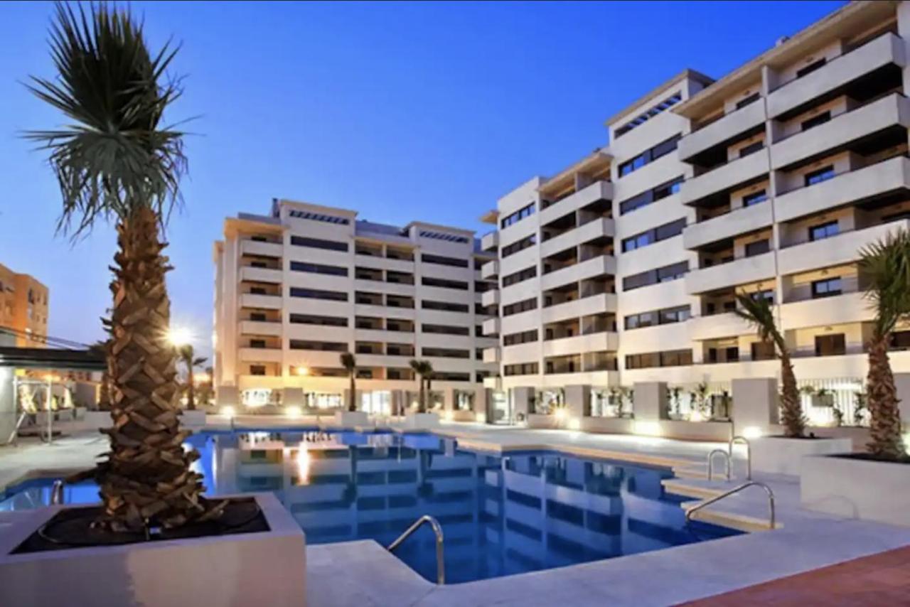 Sacaba Beach Apartment with Free Parking and Swimming Pool - B&B Málaga