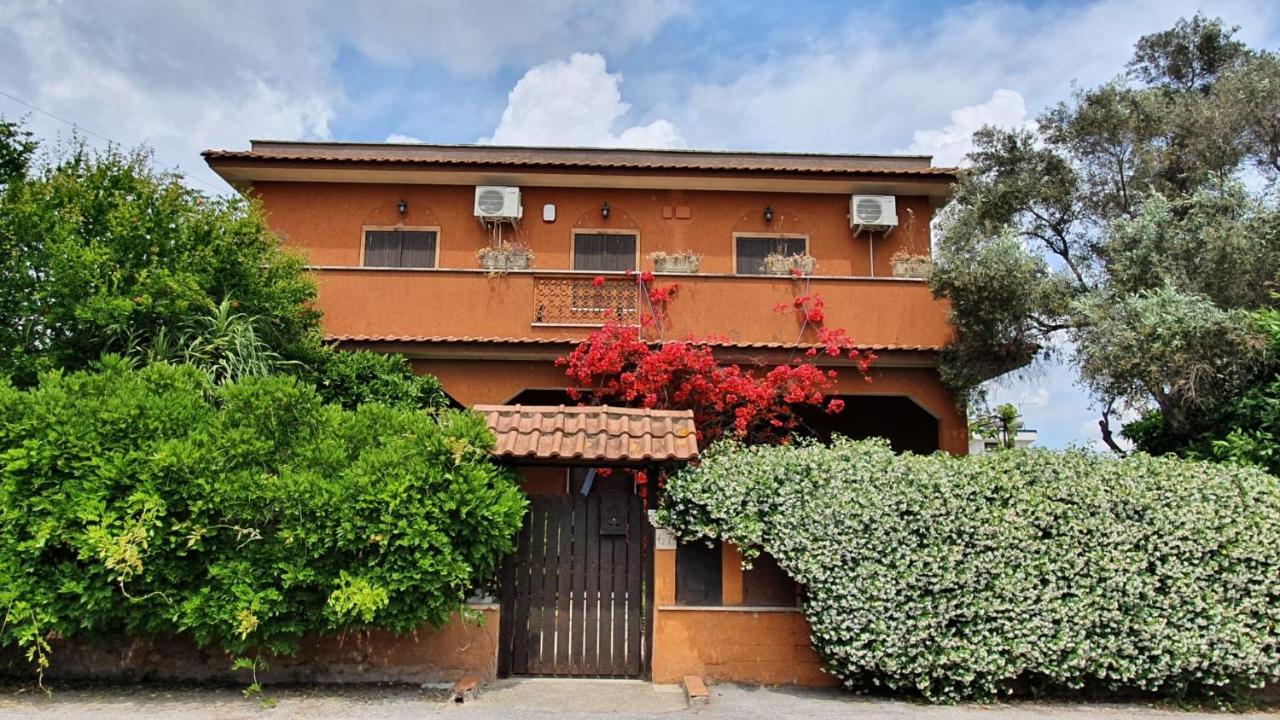 Ampie camere in villa in zona verde e tranquilla - B&B Osoli