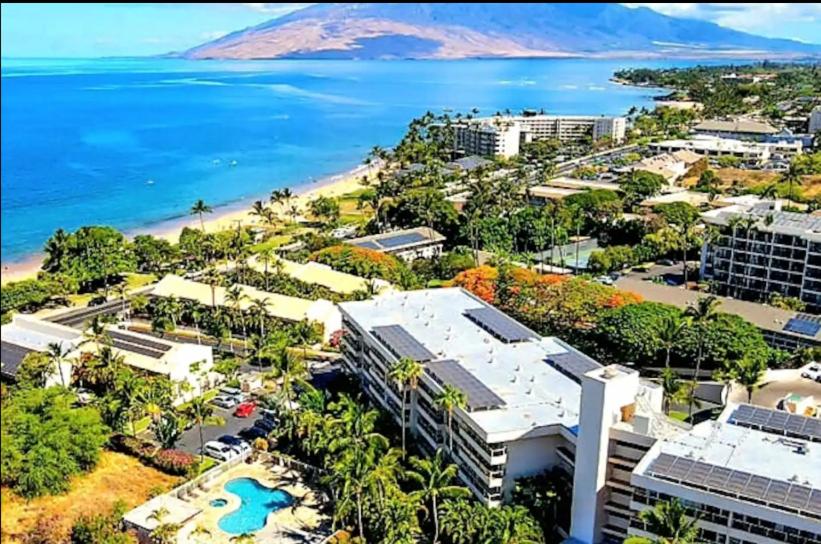 Resort Retreat Studio-Walk to Beach, Shops, Dining with AC, WIFI - Bed and Breakfast Wailea