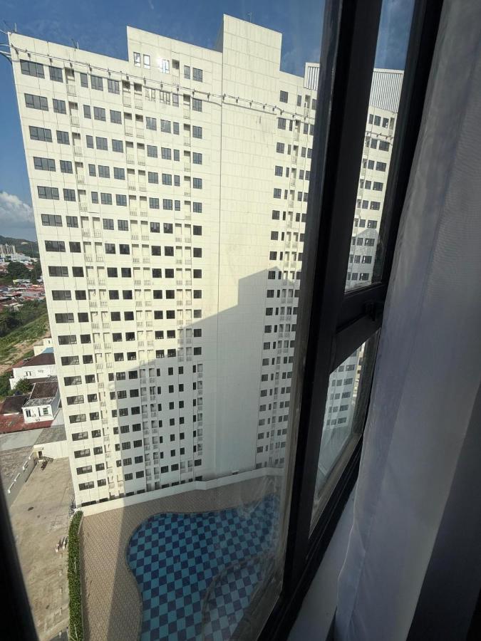 Cozy Studio Near BCS and Grand Batam Mall - with Netflix & free wifi - B&B