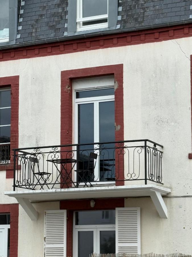 T2 avec balcon à 5 mn à pied de la mer - B&B