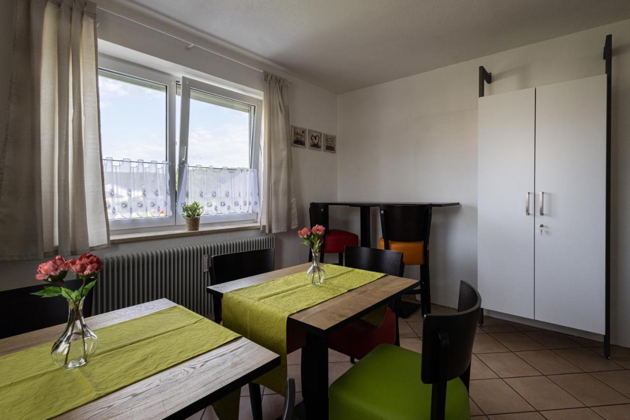 Basic Driepersoonskamer met Gedeelde Badkamer