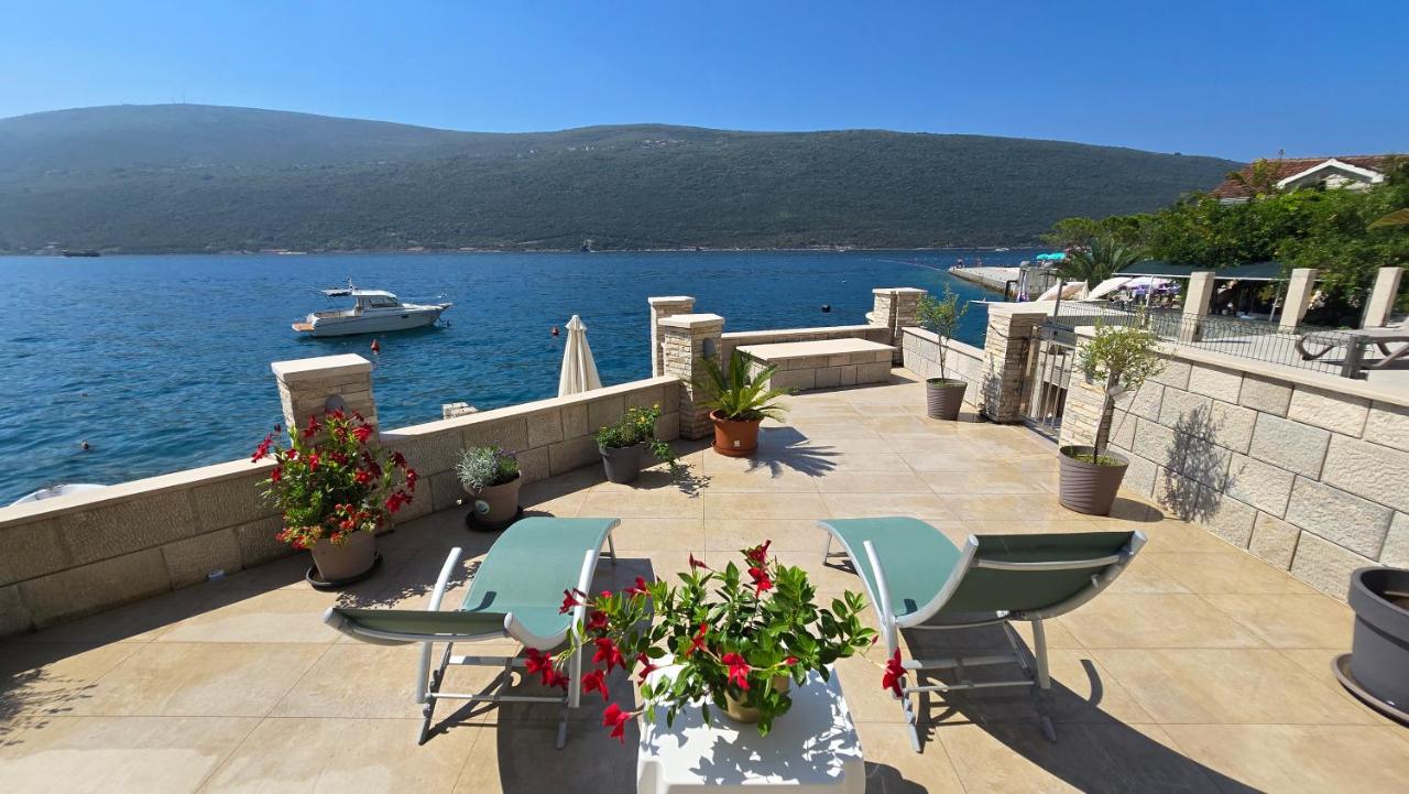Villa Valentino - Next to Portonovi and First Row to the Sea - Ferienwohnung Herceg Novi