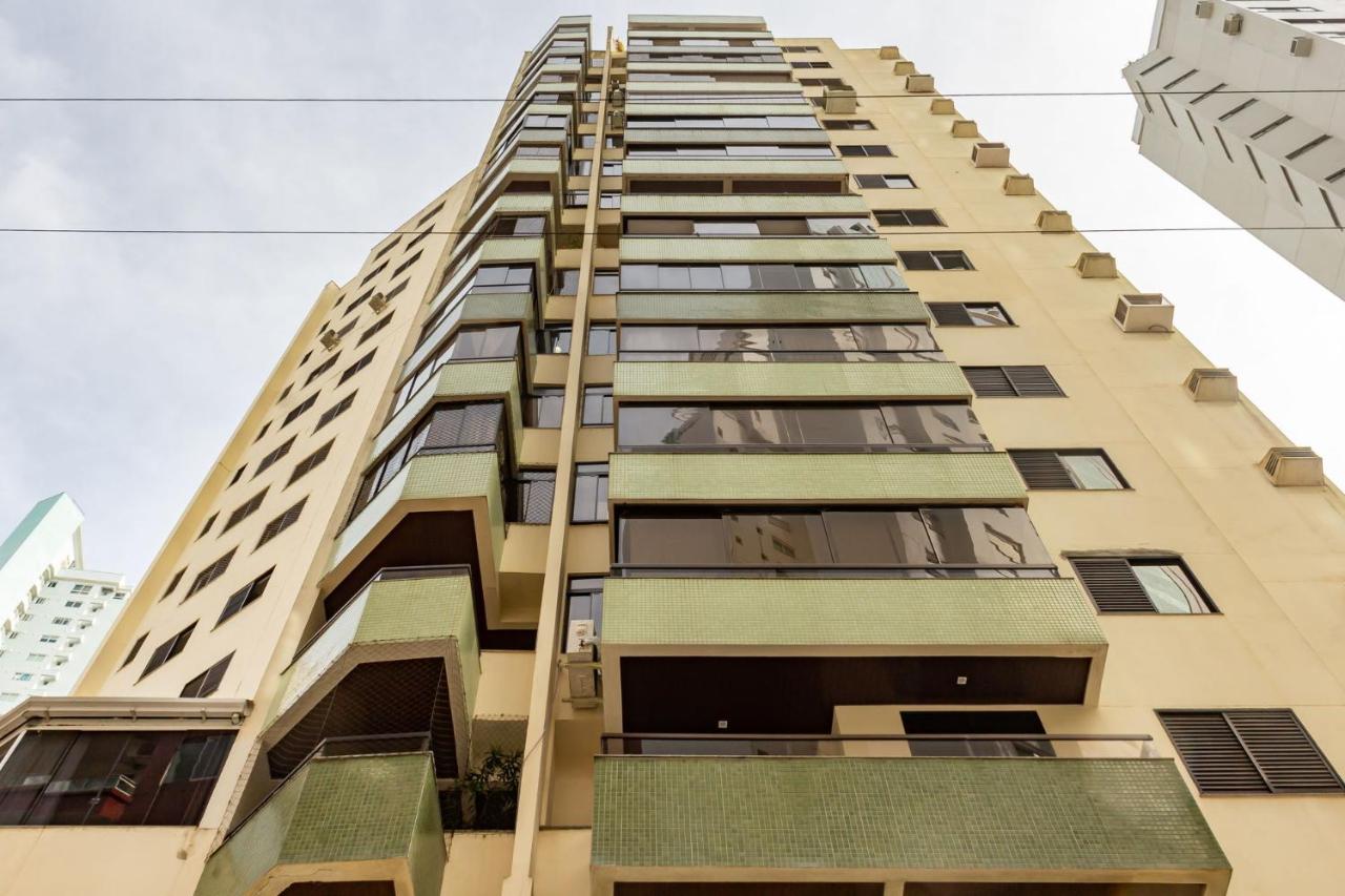 Apto a 50m da Praia em Balneário Camboriú P825 - B&B
