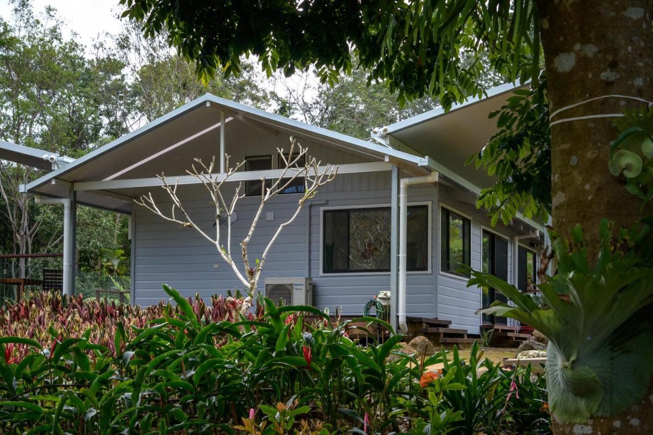Snows Creek Retreat - The Pool House - B&B