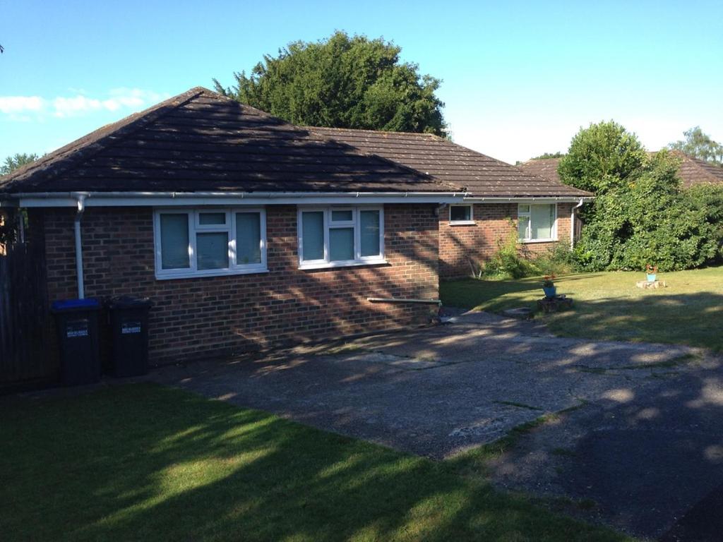Spacious Village Retreat Near Brighton - B&B Hassocks