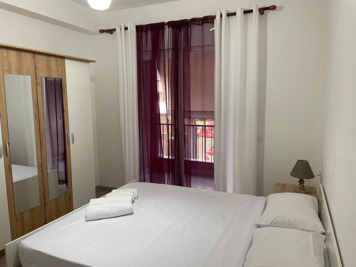 Point Apartments - Bed and Breakfast Tirana