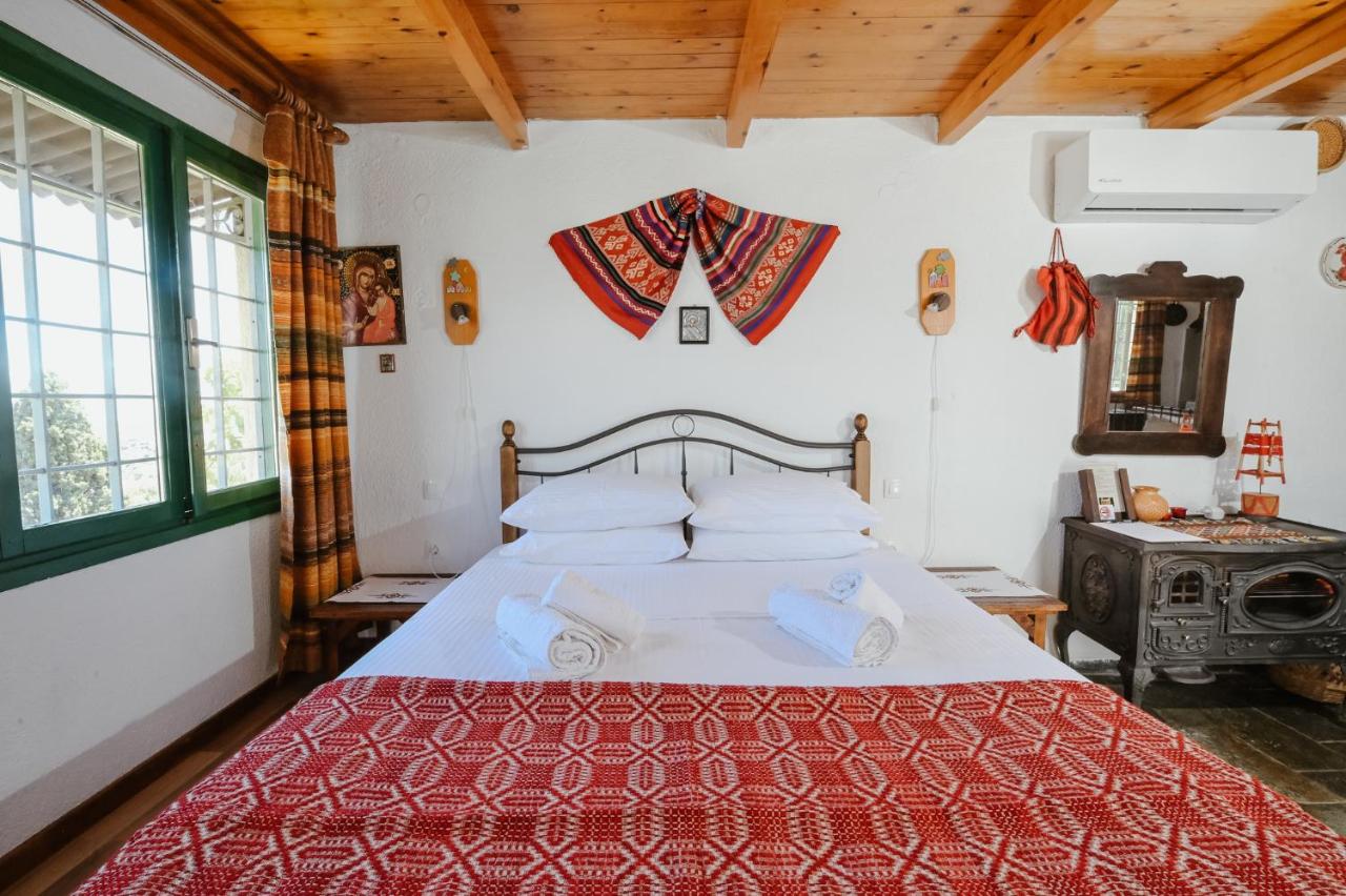 Villa Kamari- Stunning Views - B&B