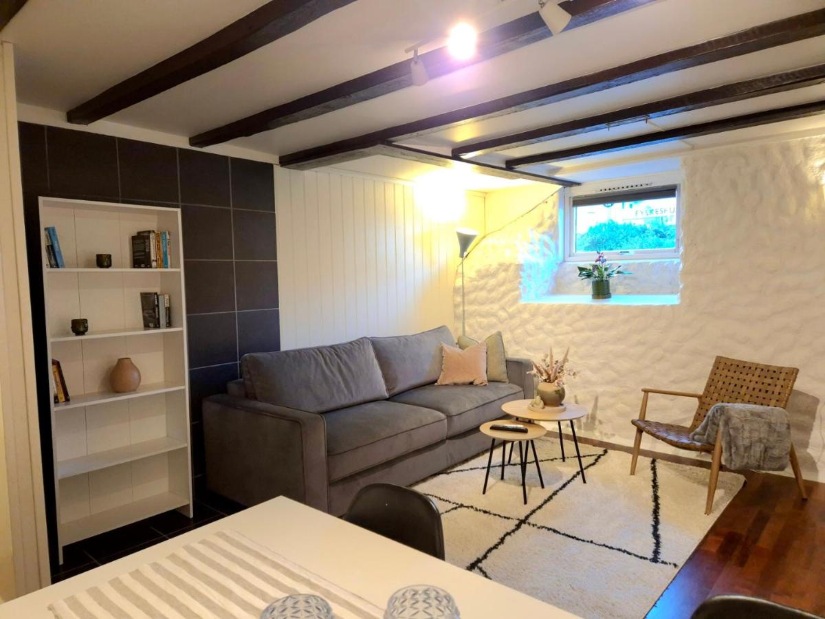 Cozy downstairs apartment in Tromsø - B&B Tromsø