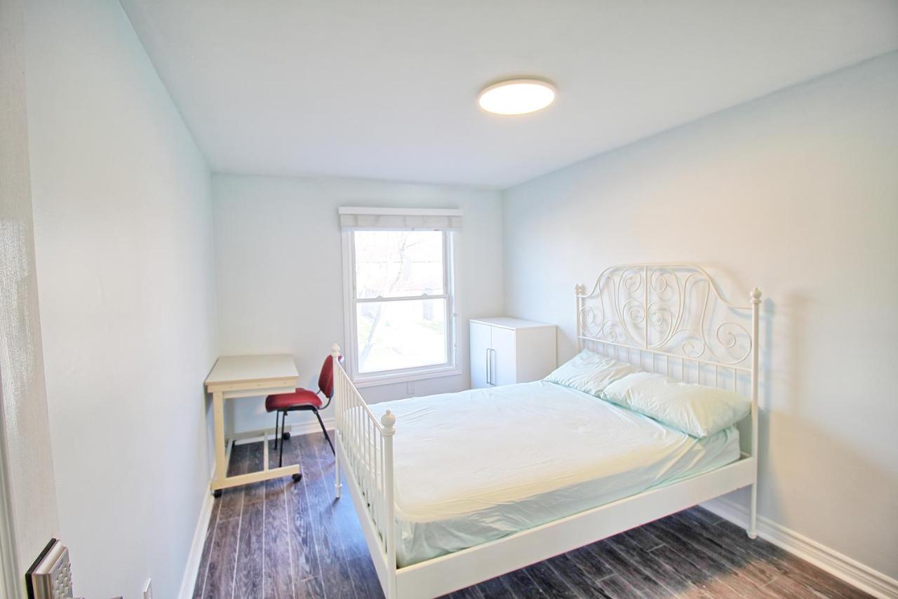 Beautiful 2nd floor Bedroom - B&B Vaughan