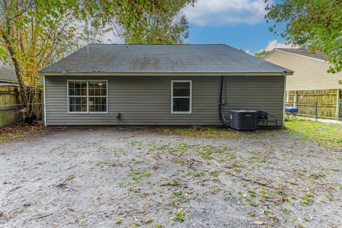 Fenced Yard & BBQ Grill Near Dining, Parks & Shops - Ferienwohnung Savannah