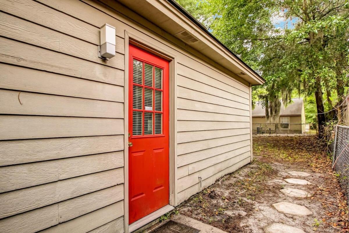 Fenced Backyard & Grill Near Lake Mayer Park - B&B Savannah