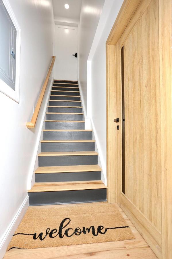 NEW Modern NYC Escape near MetLife AmDream MALL EWR - B&B Bergenfield